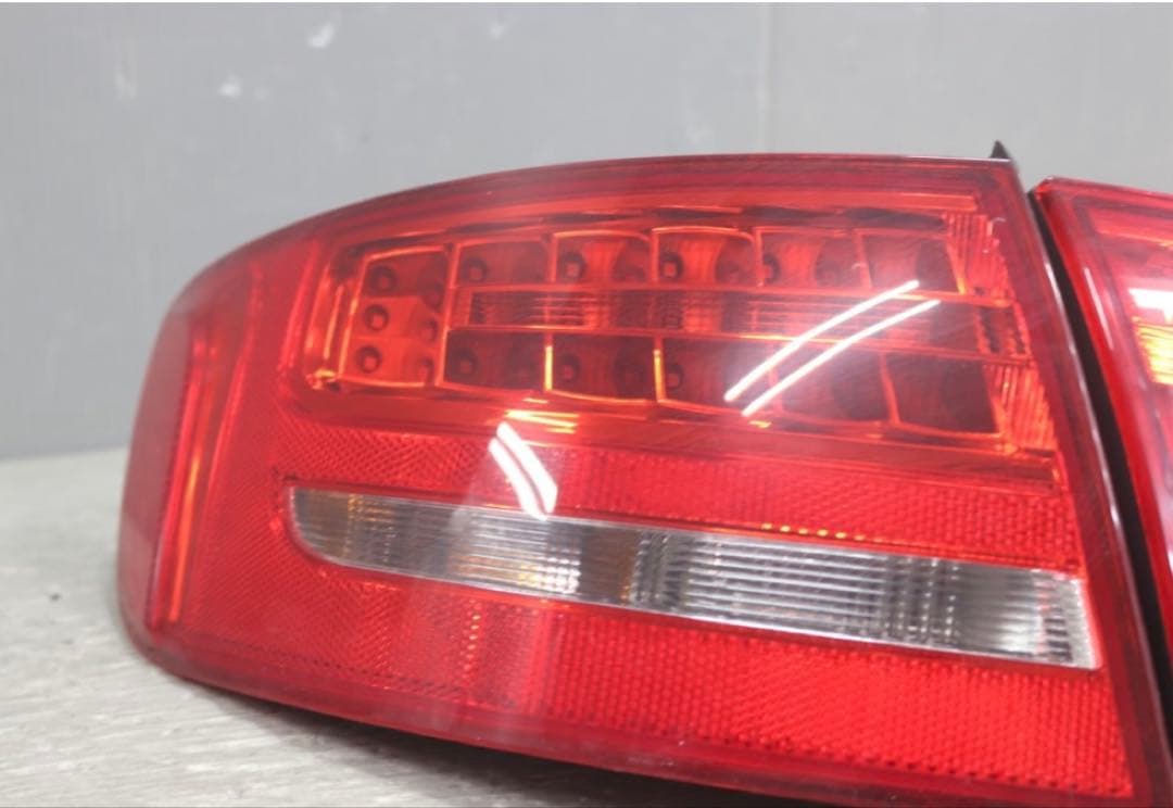 Audi A4 アバント 純正　左テールランプ　破損なし　フィニッシャー付き
