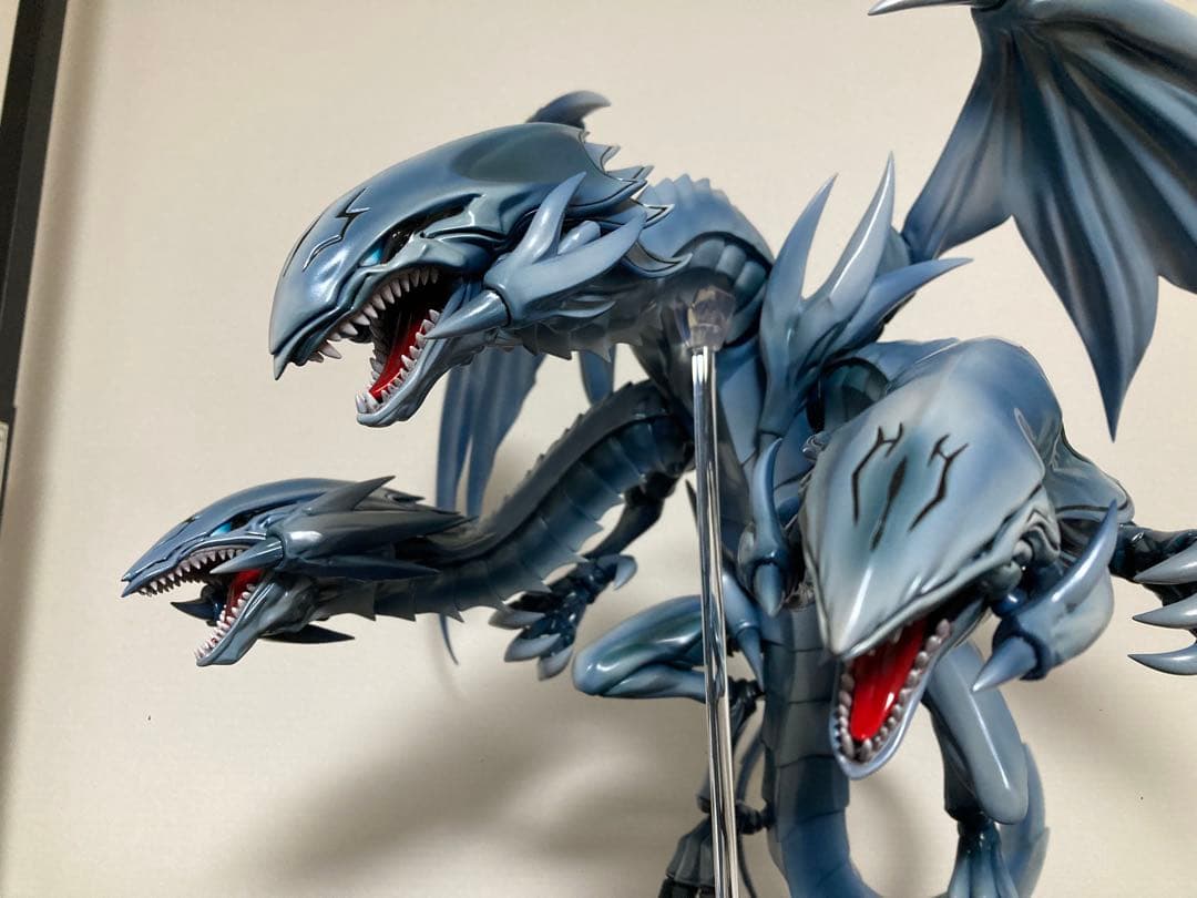 青眼の究極竜 ブルーアイズ・アルティメットドラゴン フィギュア