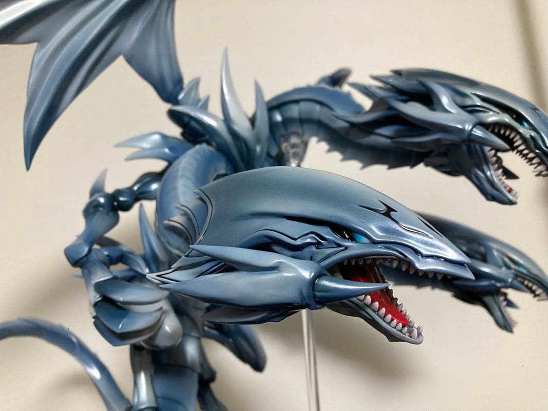 青眼の究極竜 ブルーアイズ・アルティメットドラゴン フィギュア