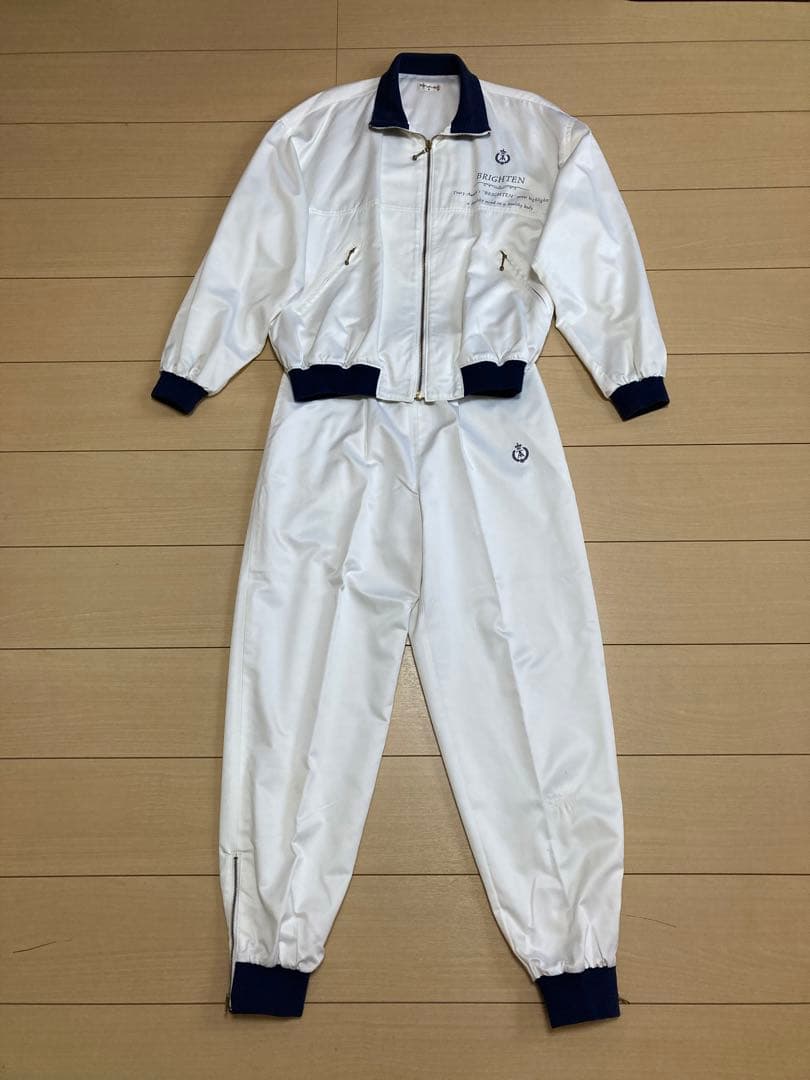 レディーステニスウェア　トレイシーオースチン　セットアップ　白×紺　ウォーキング