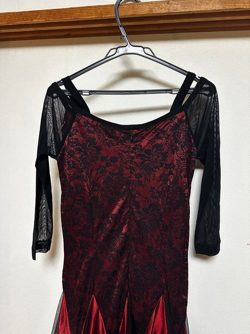 Mサイズ　社交ダンスドレス パーティ用　赤黒花柄 未使用