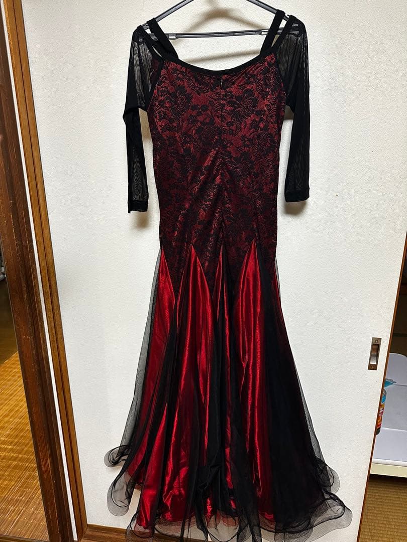 Mサイズ　社交ダンスドレス パーティ用　赤黒花柄 未使用