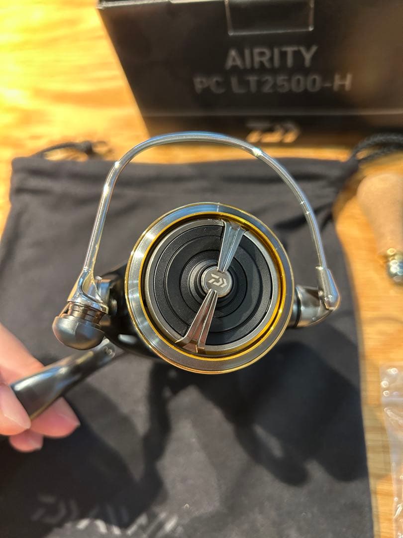 【極美品】ダイワ 23 エアリティ PC LT2500-H SLP WORKS