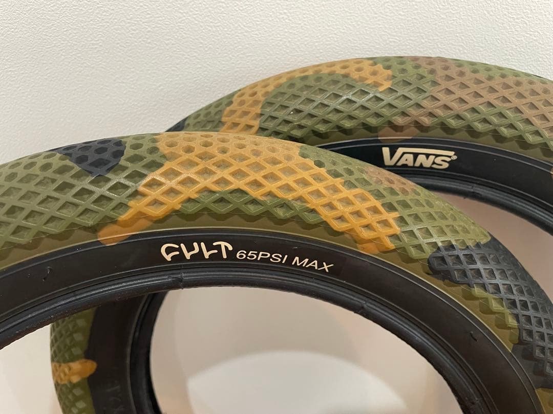bmx cult vans カルト　バンズ　14インチ　カモタイヤ