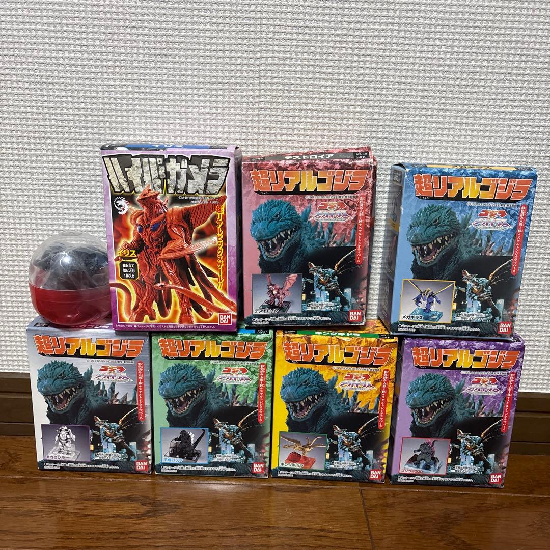 超リアルゴジラ6箱、ハイパーガメライリス、ゴジラクロニクルガシャポン1つ