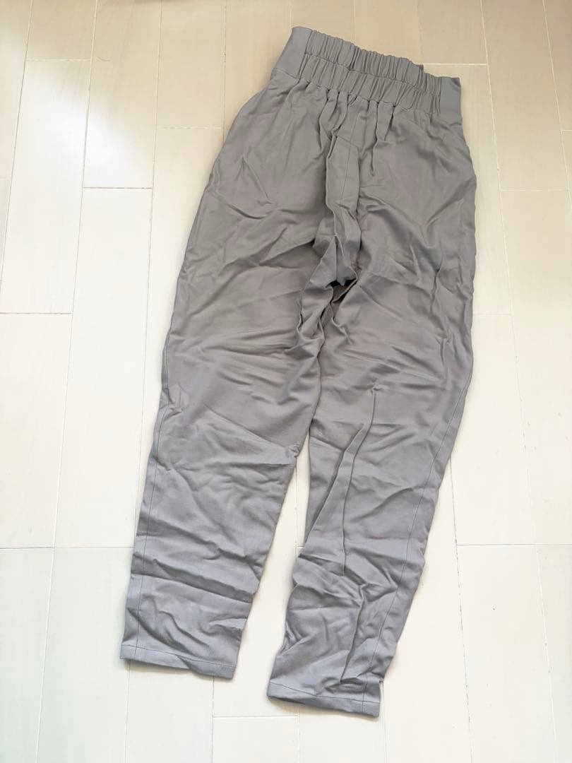 新品 emmi yoga エミ パンツ ストレッチ ベージュ ブラウン 0 S