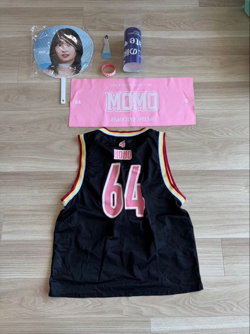 【豪華5点セット】TWICE MOMO モモ ユニフォーム・アクスタ・うちわ他