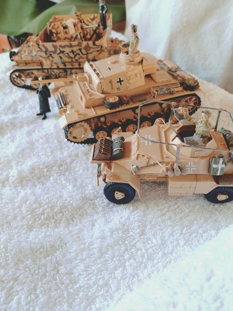 新春特価セール中！美品完成品 Wⅱロンメル戦車軍団チェニジア侵攻フィギュア3体付