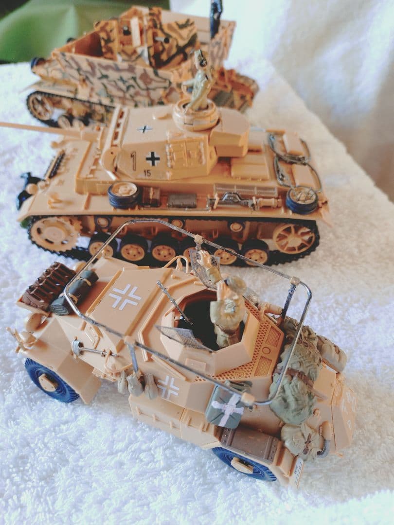 新春特価セール中！美品完成品 Wⅱロンメル戦車軍団チェニジア侵攻フィギュア3体付