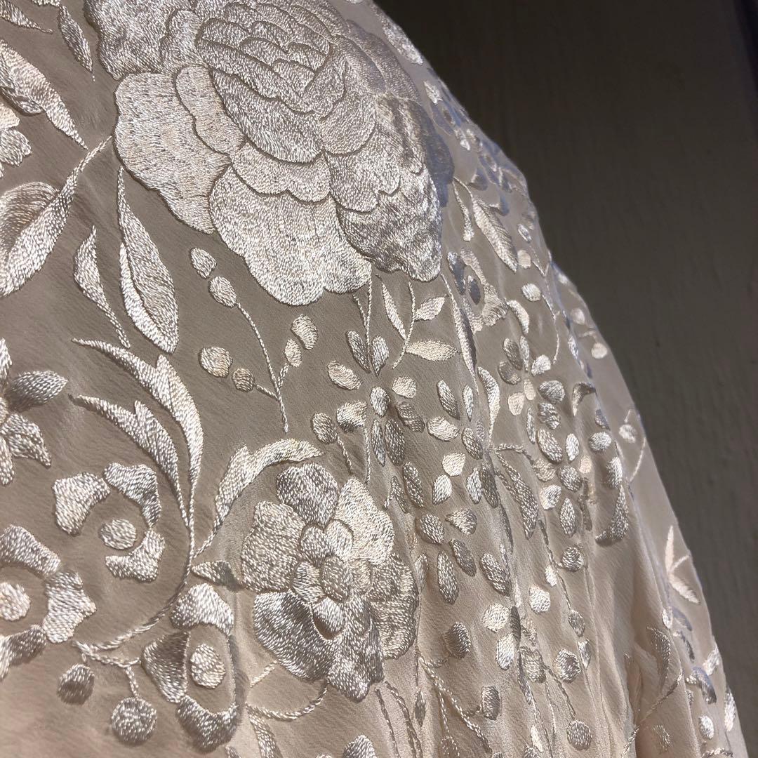 マントン ホワイト刺繍フリンジショール