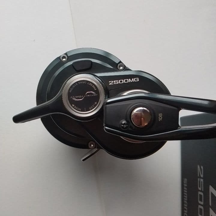 シマノ24オシアジガー LD 2500MG 右巻