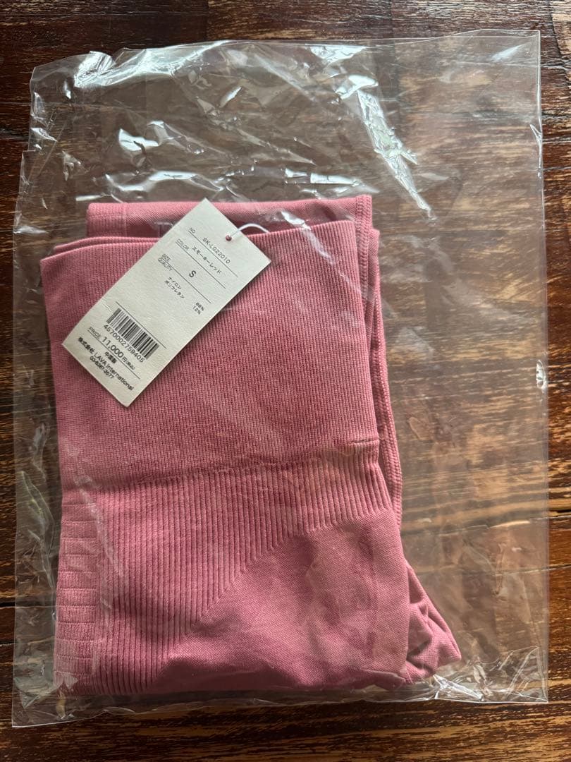 ✨新品未使用✨LAVA SUKALA シームレスレギンス S スモーキーレッド