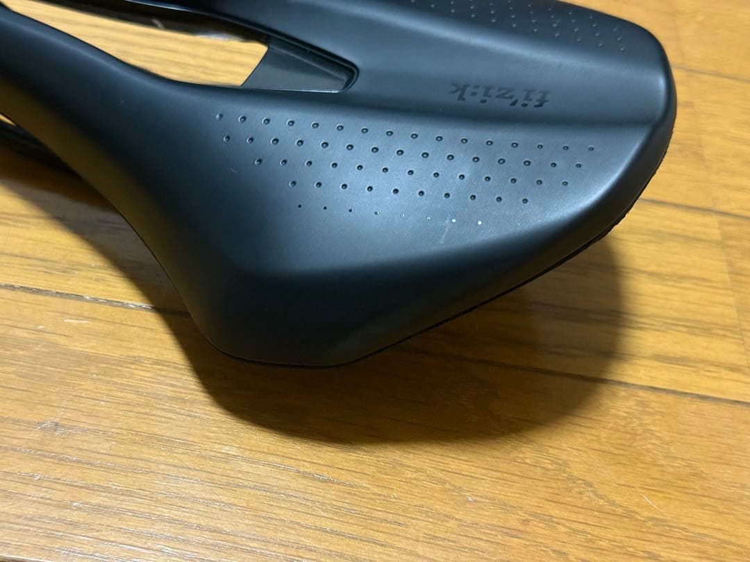 fi'zi:kフィジークARGO TEMPO R3 サドル