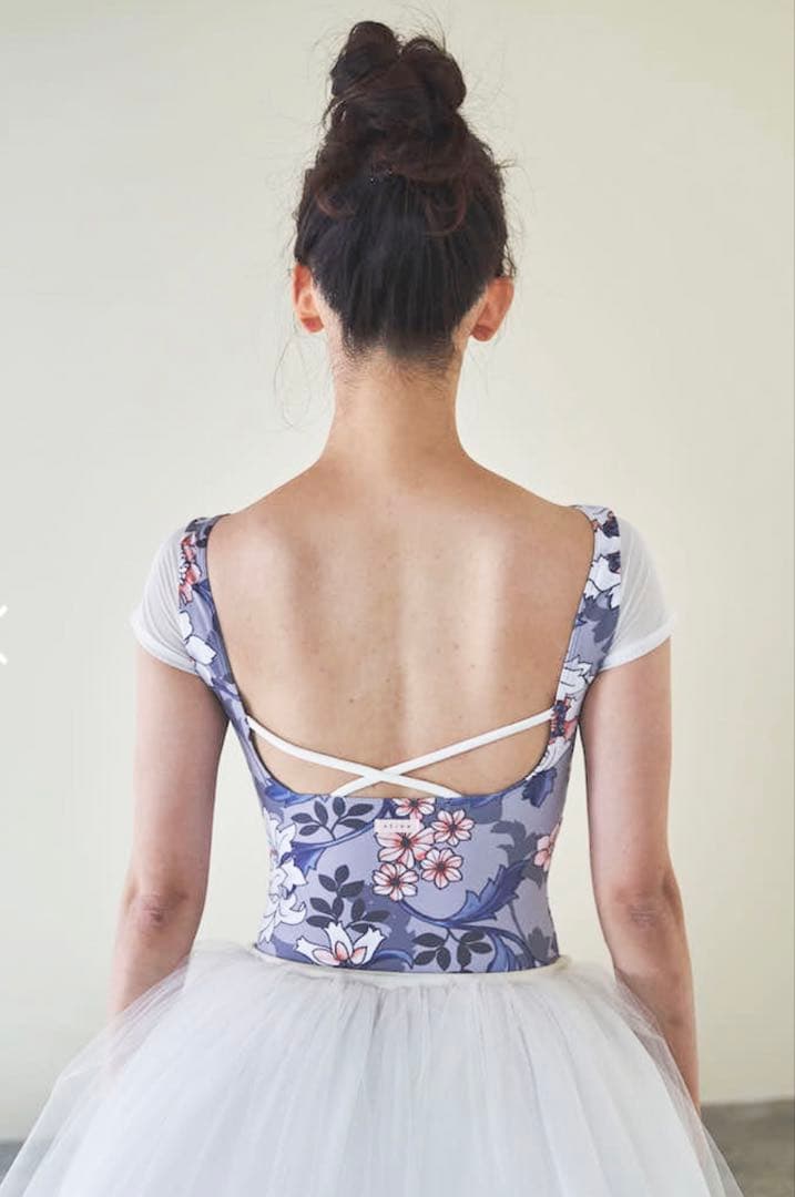 新品 未使用 stina