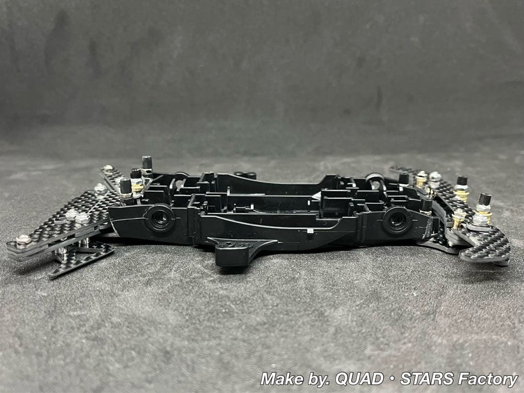 【ミニ四駆・MA用】2軸ATピボット＋1軸リヤアンカー　ブラック／フルカーボン