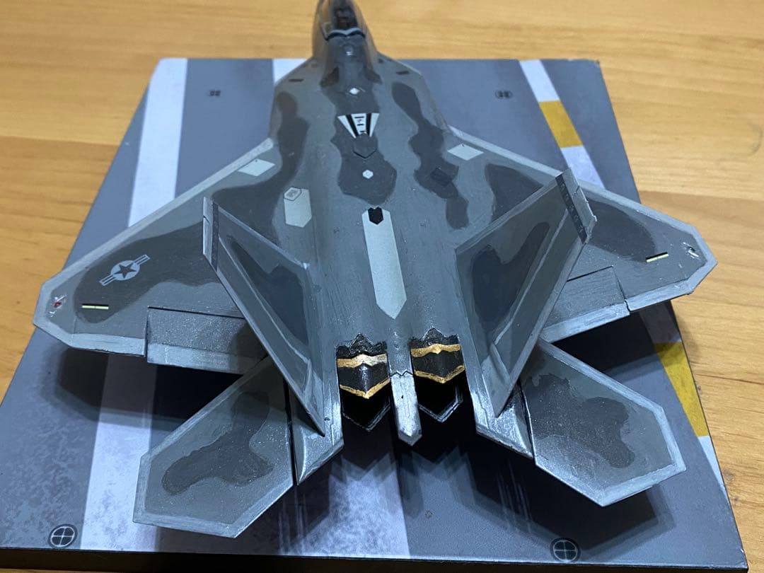 F-22 ラプター　1/72スケールプラモデル完成品