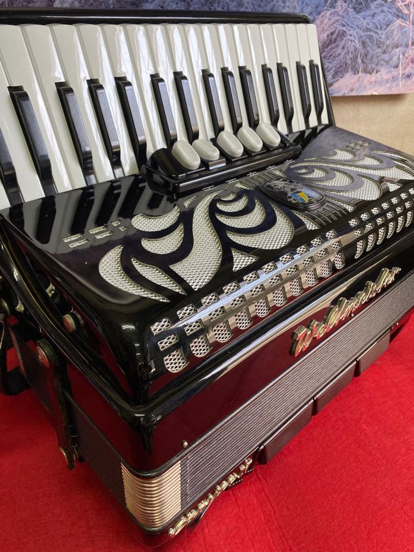 Welmeister アコーディオン 黒蛇腹赤8.42kgの重さは、体にピッタリ