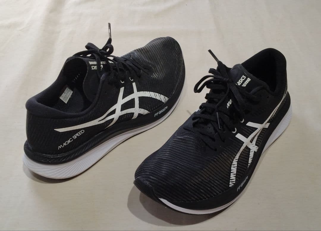 ASICS MAGIC SPEED ブラック/ホワイト