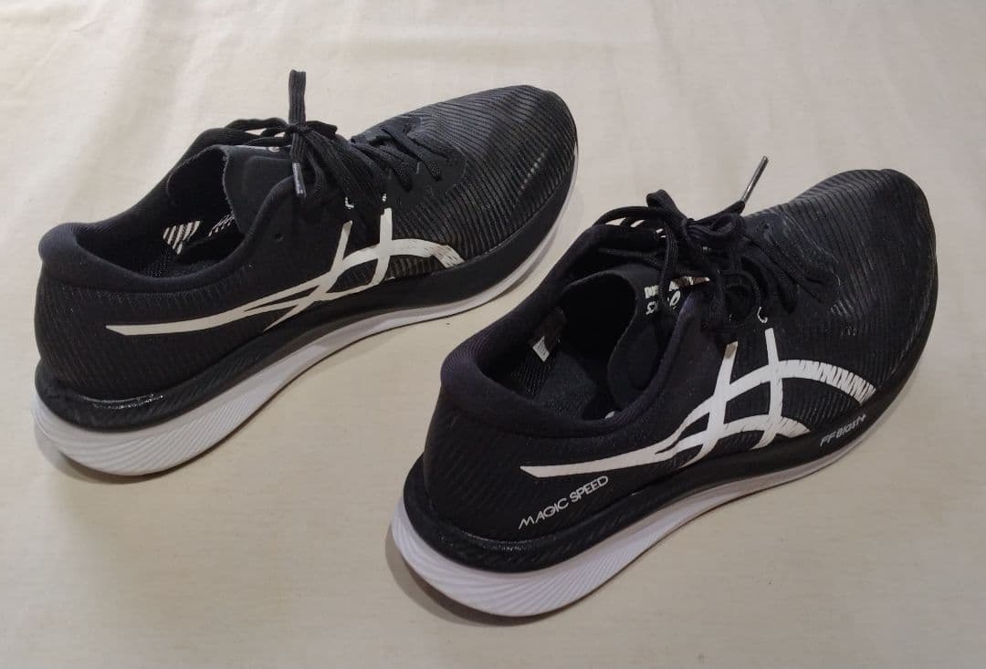 ASICS MAGIC SPEED ブラック/ホワイト