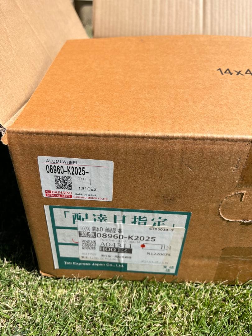 ダイハツ ムーブ キャンバス純正品未使用 ホイール ナットセット、ホイールカバー