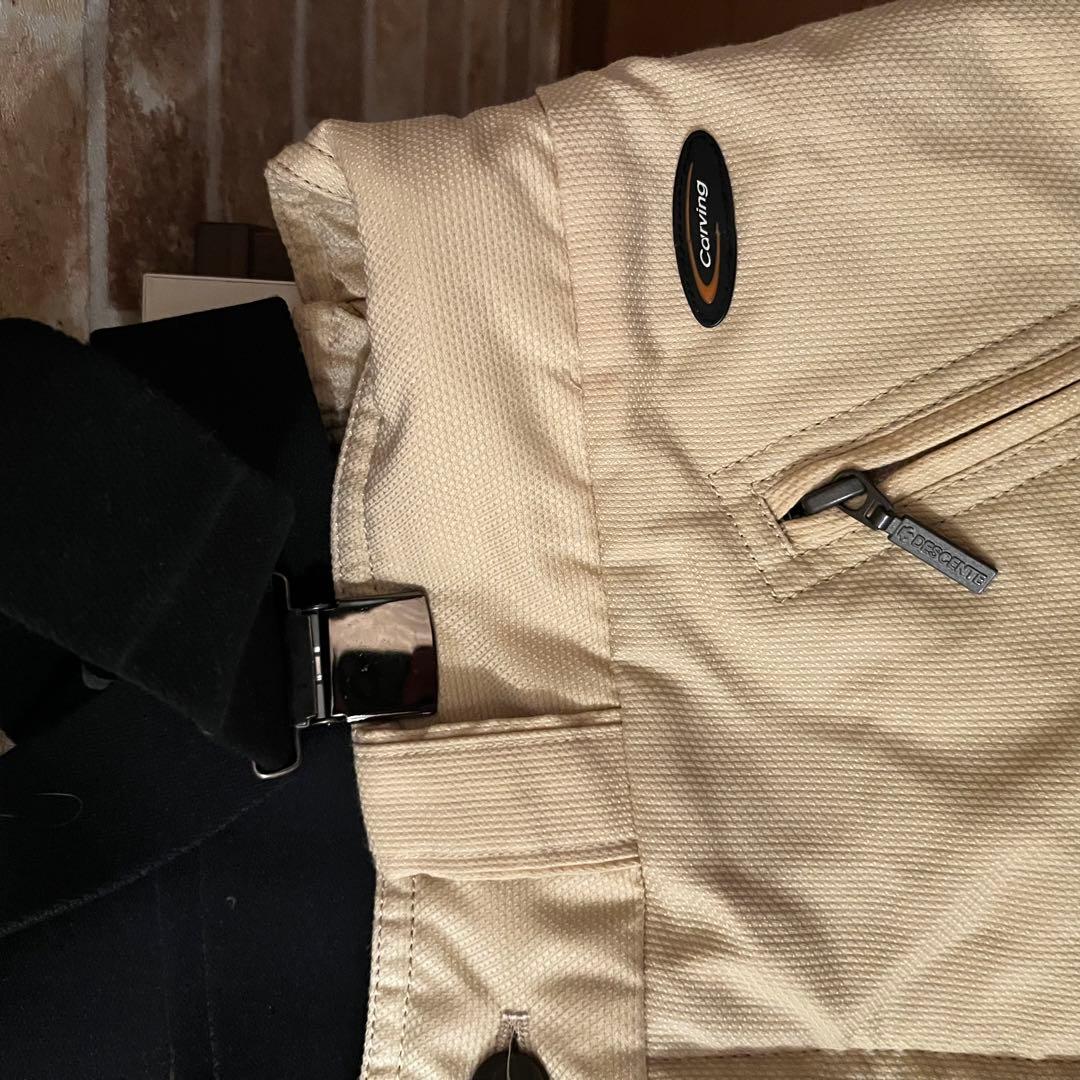 本日限定値下げ　ほぼ未使用　DESCENTE スキーウェア　上下セット