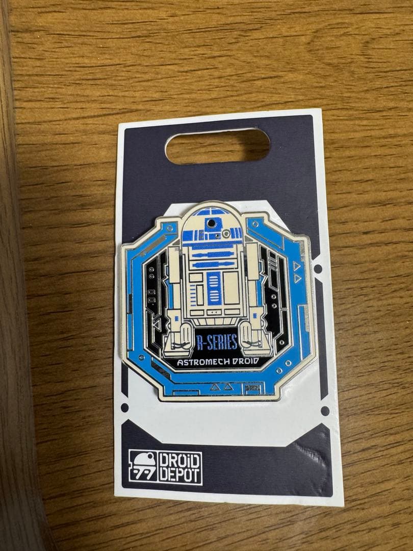 ディズニー　カリフォルニア　アナハイム　スターウォーズ　ピンバッジ　R2-D2