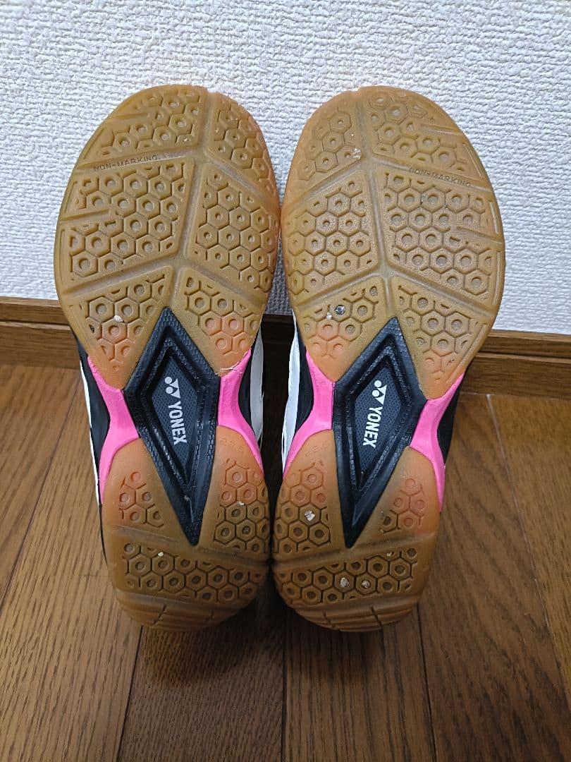 【naさん専用】YONEX　レディース　バドミントンシューズ　23.5センチ