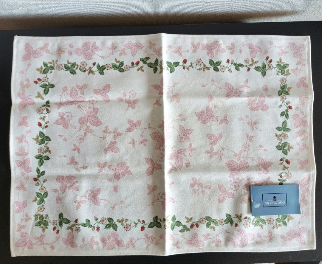 ウエッジウッドワイルドストロベリー　 ピオニーc/s　2客 ランチョンマット2枚