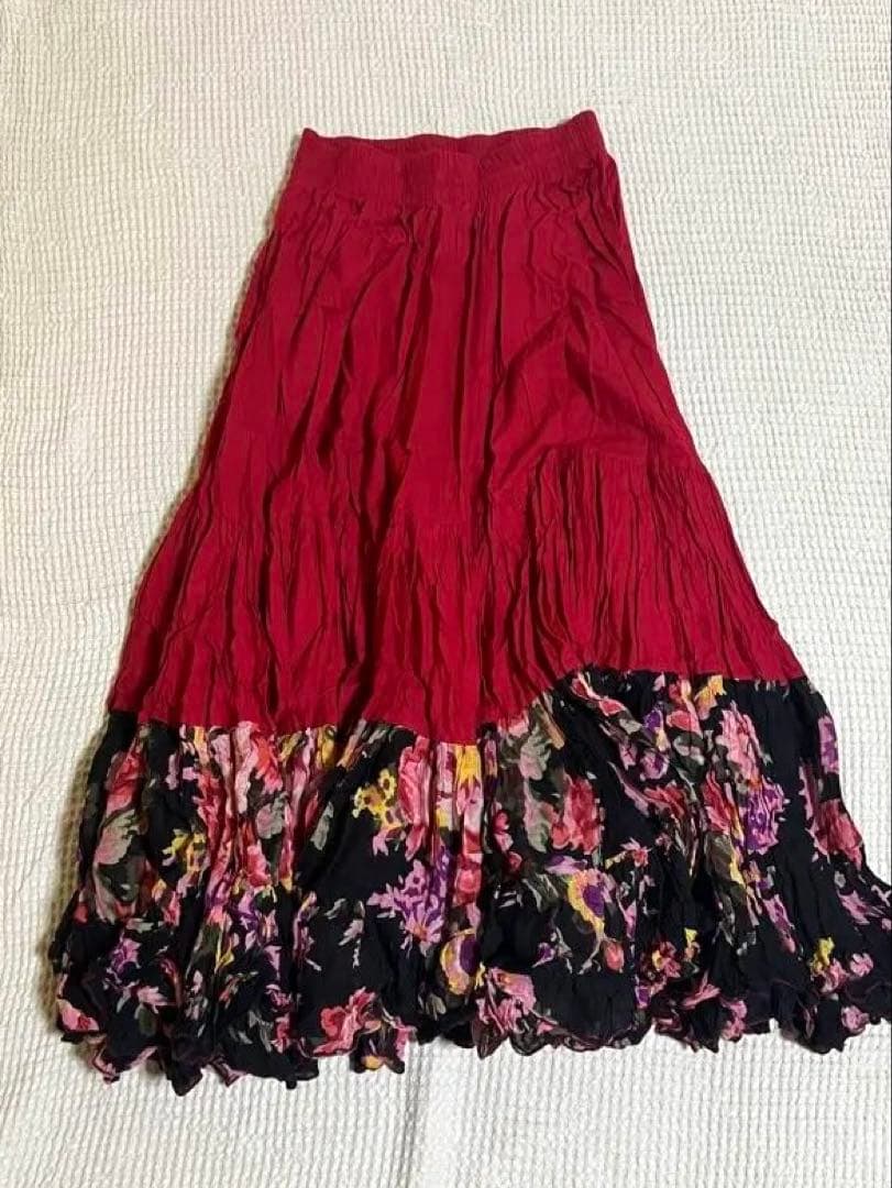 25ヤード　ジプシースカート　赤と黒の花柄