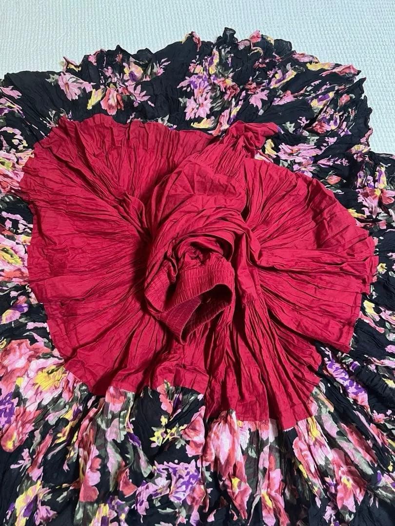 25ヤード　ジプシースカート　赤と黒の花柄