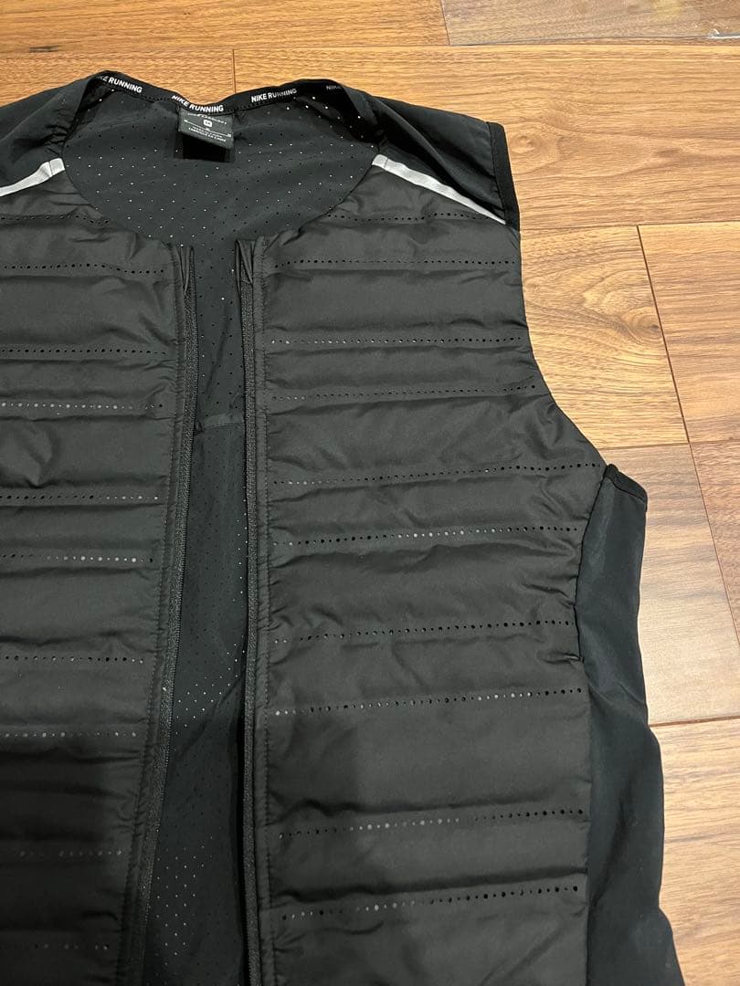 ナイキ エアロロフト ベスト ジャケット Mサイズ ブラック ランニング 美品