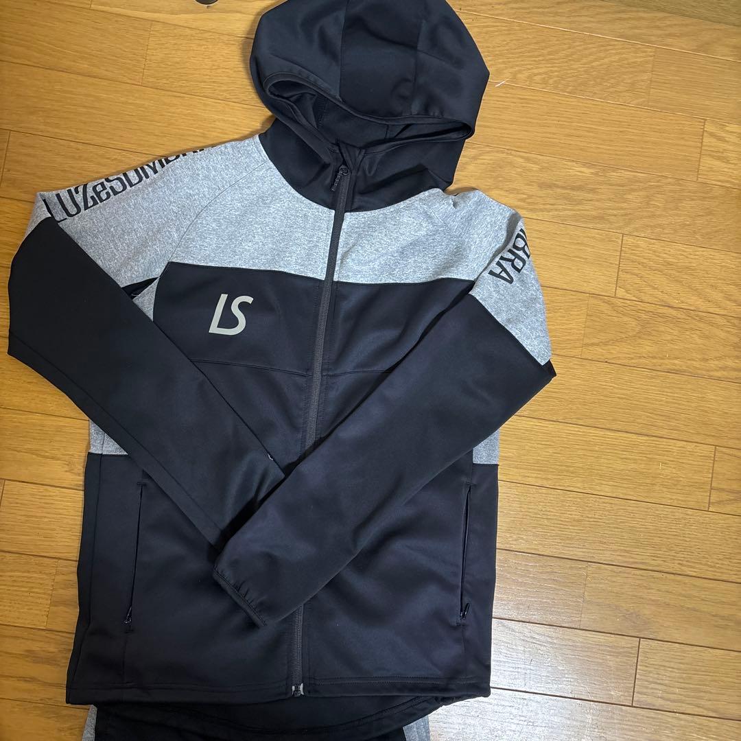ウ*ィ様 ルースイソンブラ　 フード付きジャージ XS