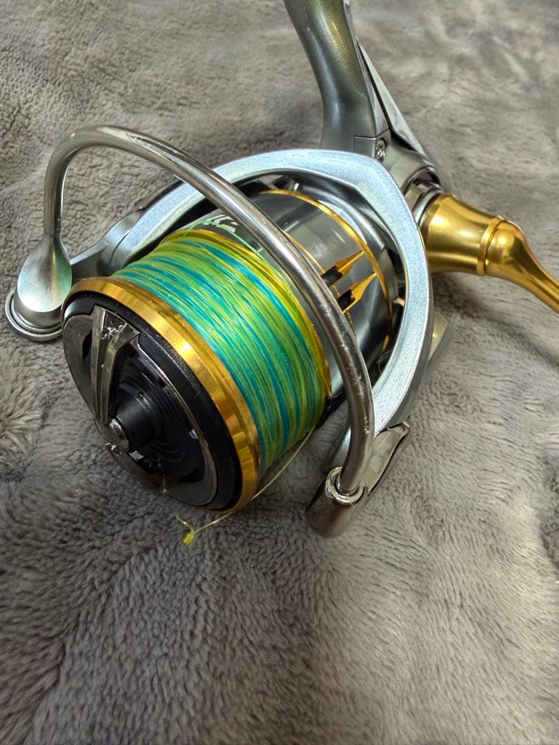Daiwa FREAMS LT 2500D スピニングリール
