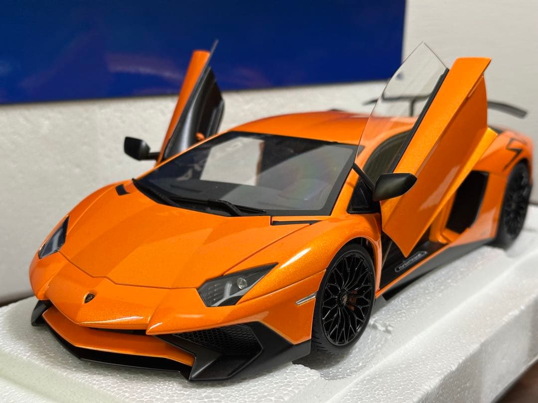オートアート1/18 ランボルギーニアヴェンタドール SV