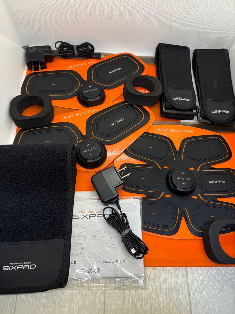 【月末大セール】【美品】充電式SIXPAD アブズフィット2+ボディフィット2