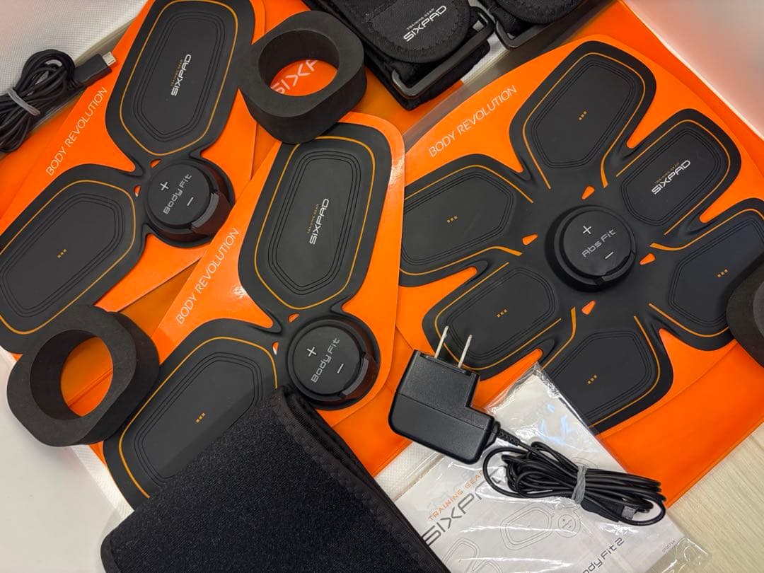 【月末大セール】【美品】充電式SIXPAD アブズフィット2+ボディフィット2