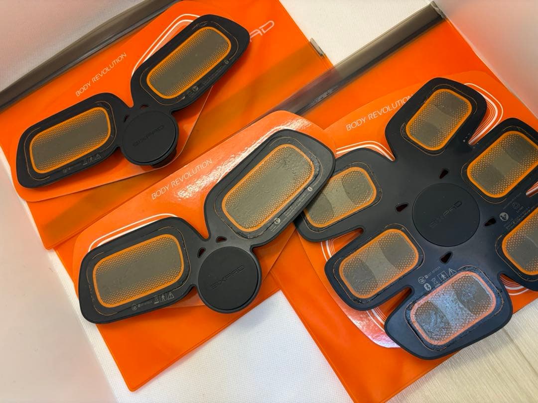 【月末大セール】【美品】充電式SIXPAD アブズフィット2+ボディフィット2