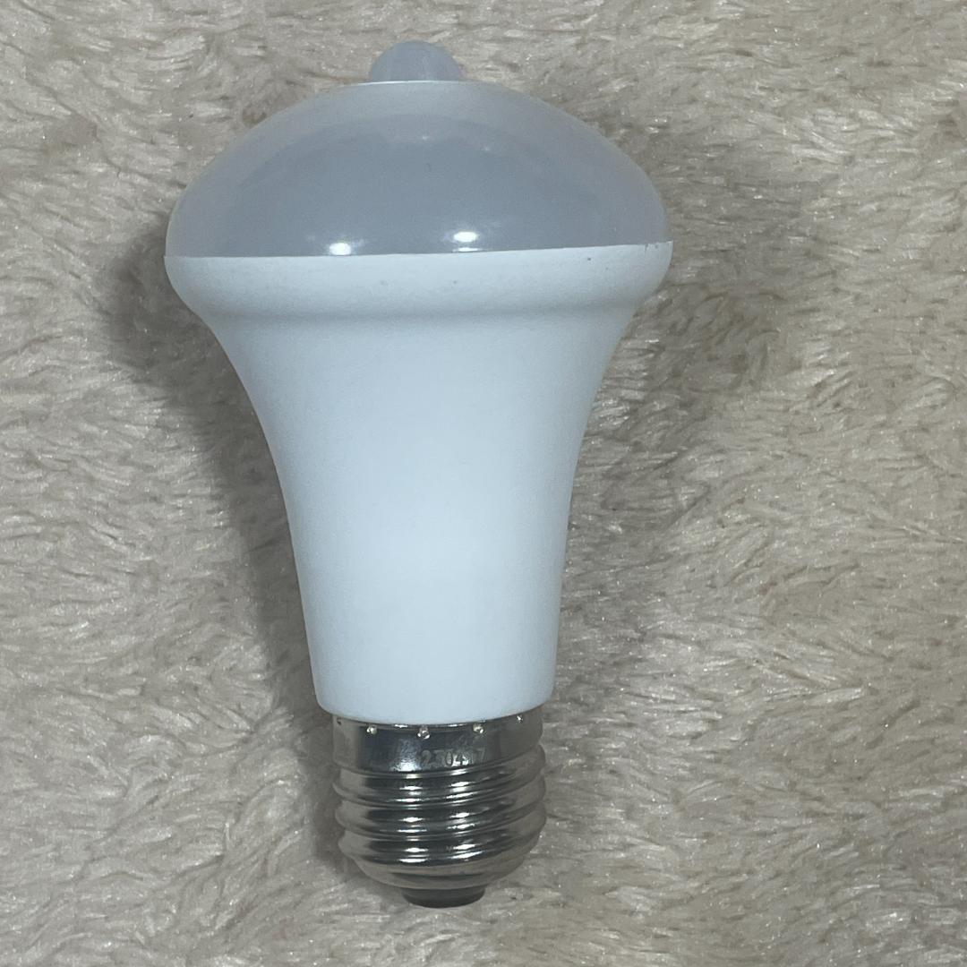 LED電球 60W 白色 26口径 4個セット アイリスオーヤマ 人感センサー