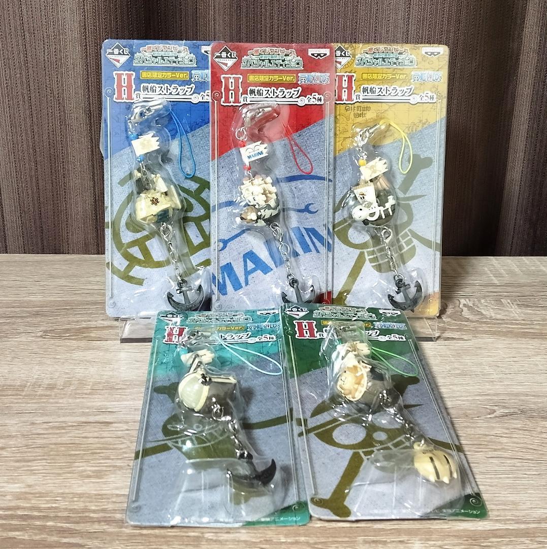 鬼滅の刃　ワンピース　大量グッズ　缶バッチ フィギュア アクスタ ラバスタ など