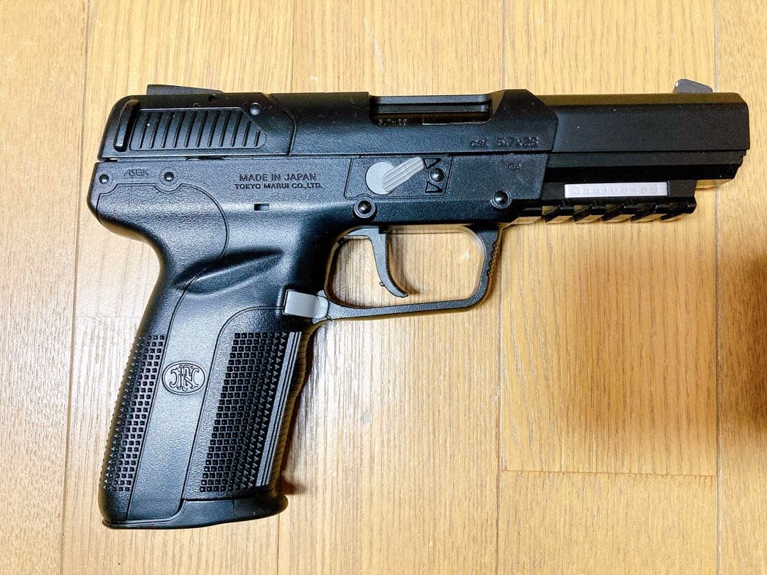 東京マルイ FN Five-seveN ガスガン
