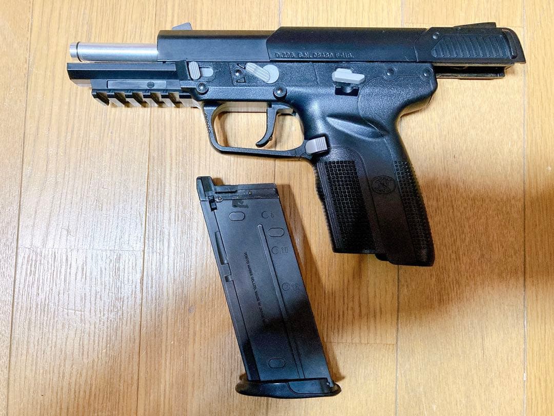 東京マルイ FN Five-seveN ガスガン