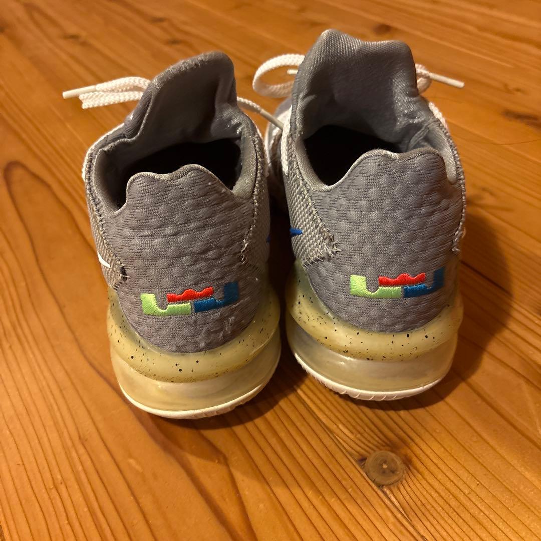 シューズ(男性用) NIKE LEBRON 17 LOW PARTICLE GREY/WHITE