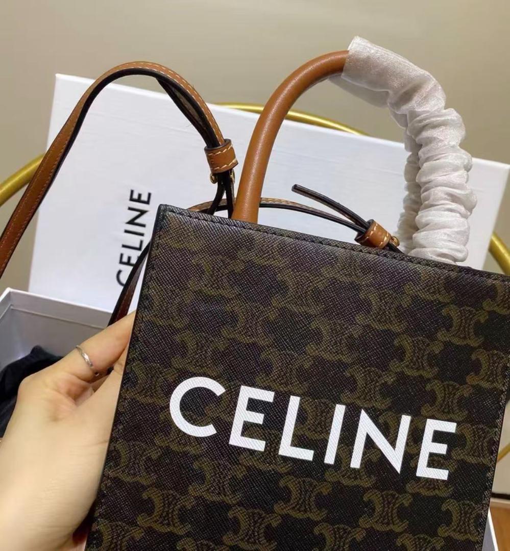 C~E~L⭐I~N~E ブラウン ショルダーバッグ~~