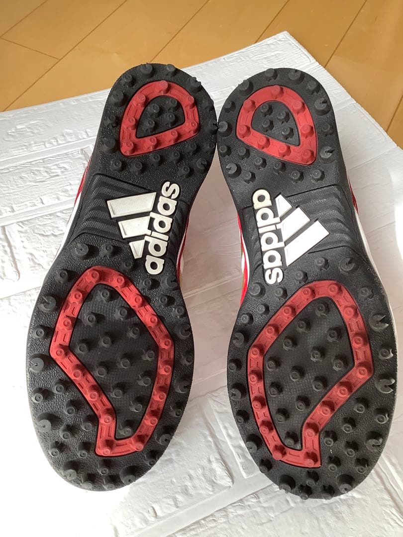 adidas トレーニングシューズ ホワイトレッド