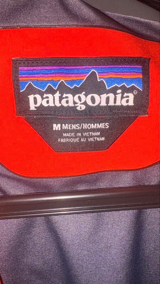 patagonia フード付きオレンジジャケット