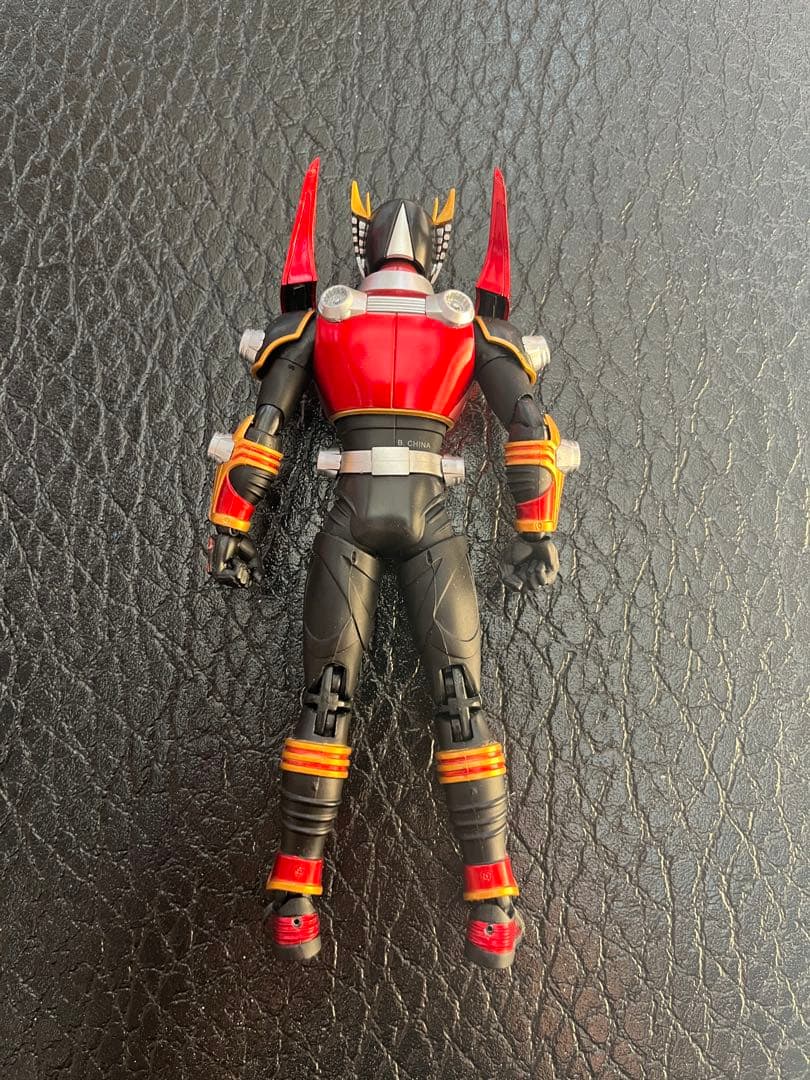 【中古】S.H.Figuarts仮面ライダー龍騎サバイブ