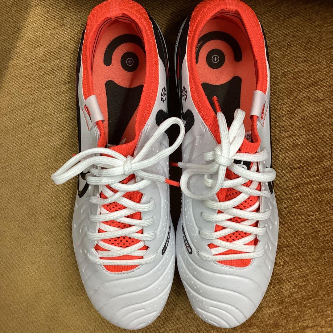 「ハリー」Nike ACG サッカーシューズ ホワイト/レッド