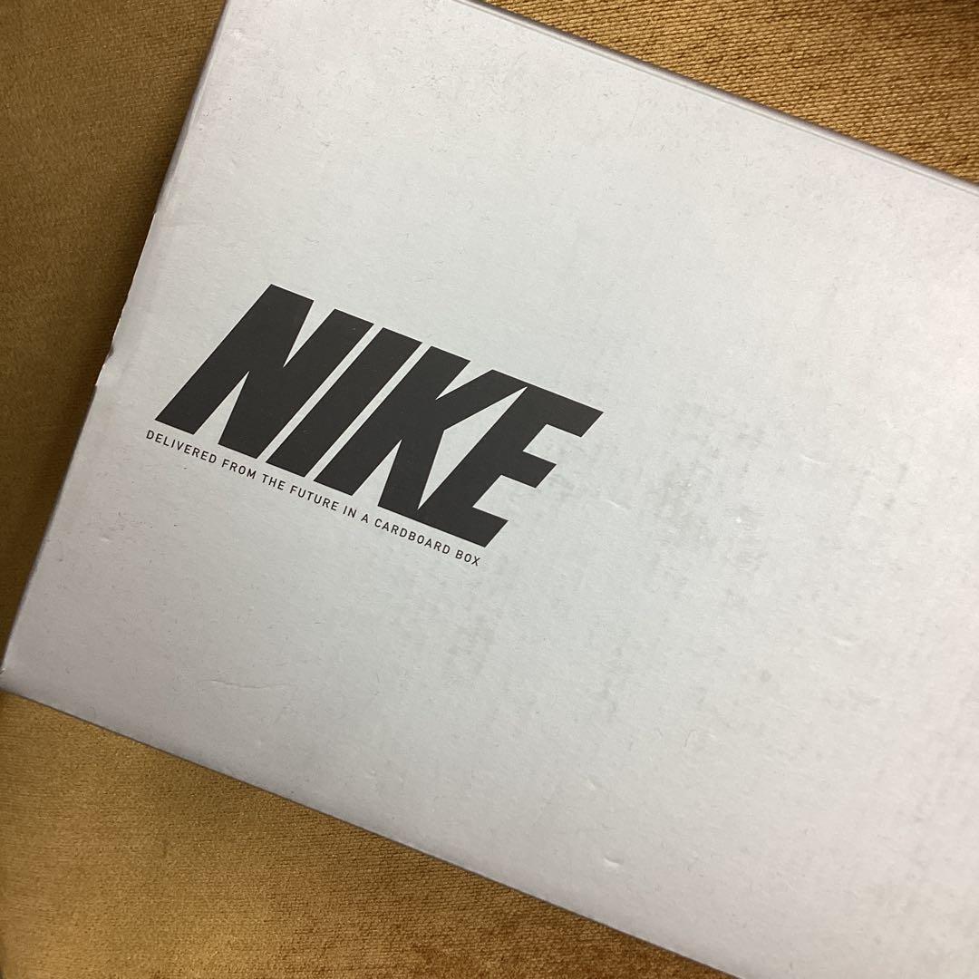 「ハリー」Nike ACG サッカーシューズ ホワイト/レッド
