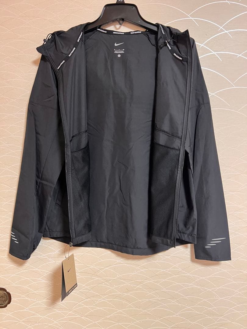 Nike ウィンドブレーカー M 新品