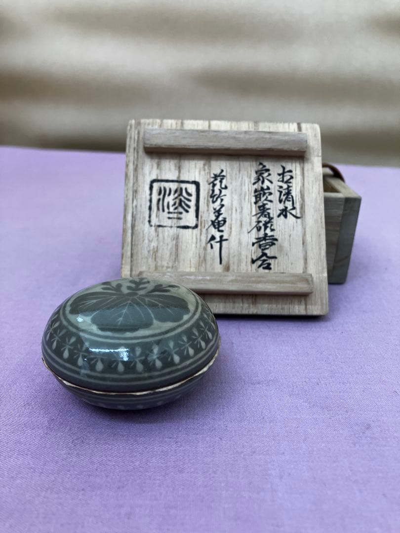 御本立鶴碗・青磁香合